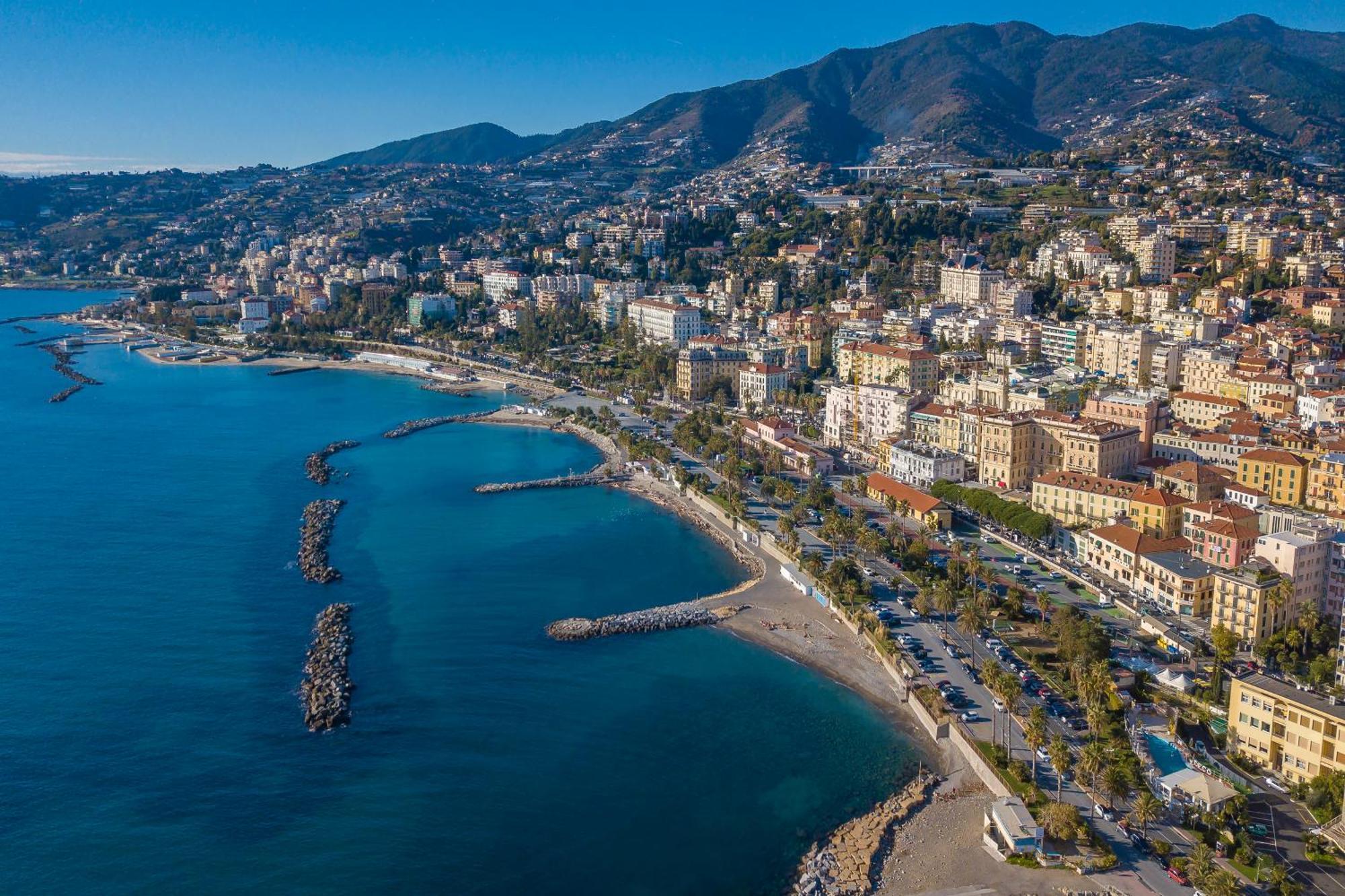 Casa Emma With Sea Glimpse - Happy Rentals Санремо Экстерьер фото