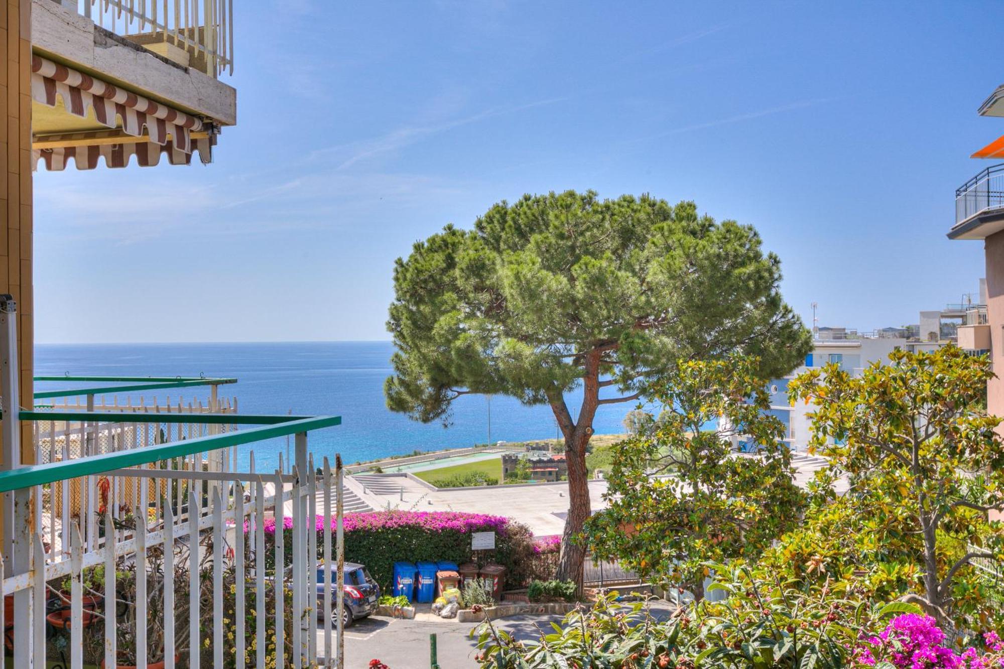 Casa Emma With Sea Glimpse - Happy Rentals Санремо Экстерьер фото